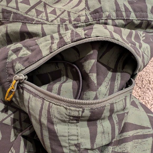 Patagonia Green and Black Board Shorts Quick-Dry Swimwear - Picture 5 of 5